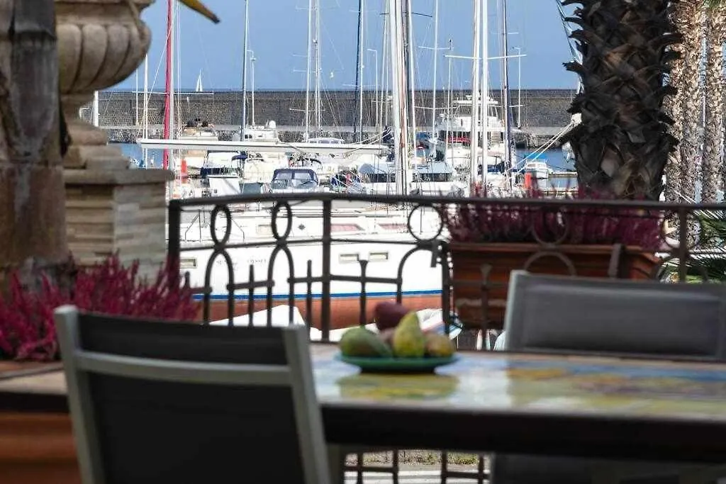 Feriehus Casa Delle Zammare Fronte Mare Centro Storico Villa Riposto Italien